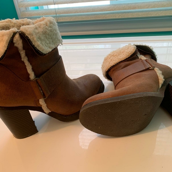 Boot - Picture 3 of 4